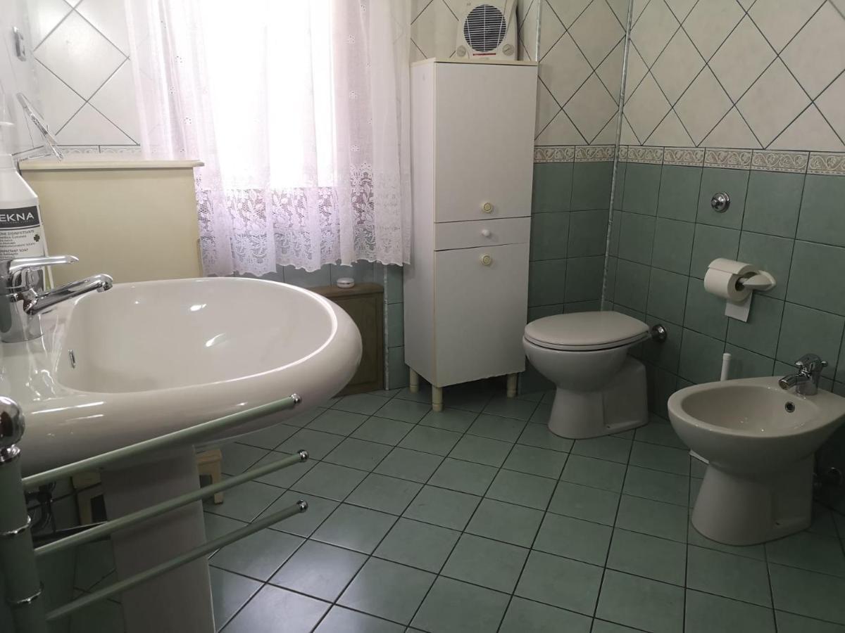 Assueli B&B Assemini Bagian luar foto
